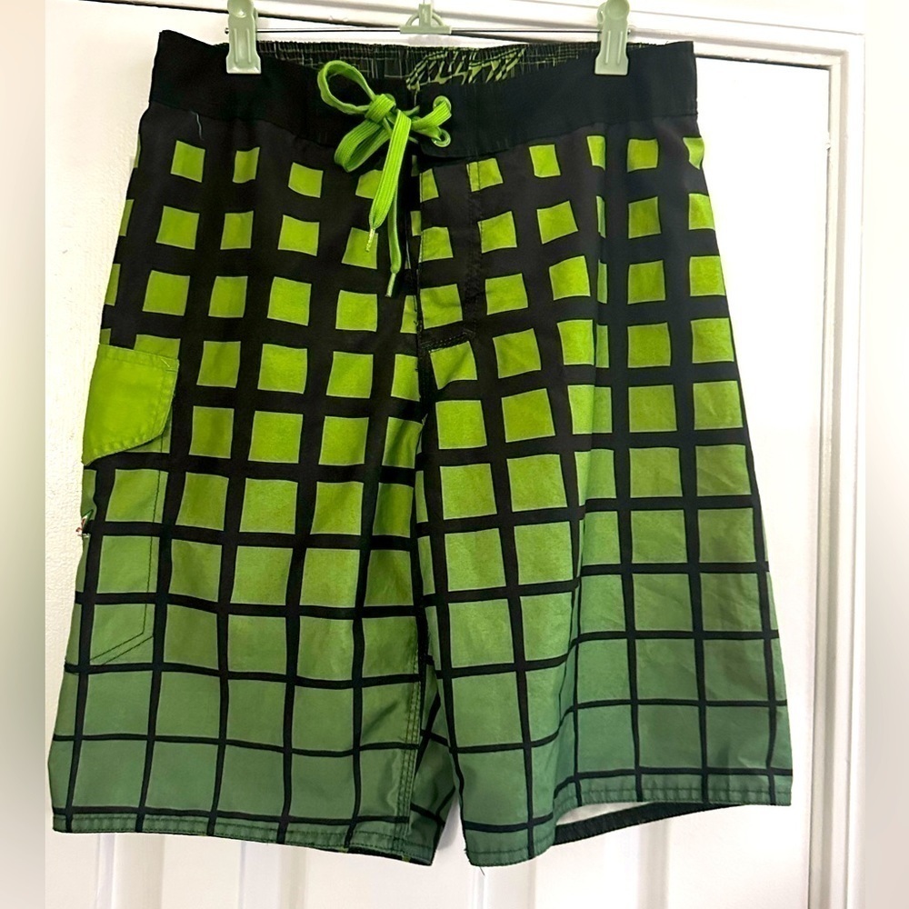 Mountain Dew Board Shorts Men’s Size 30